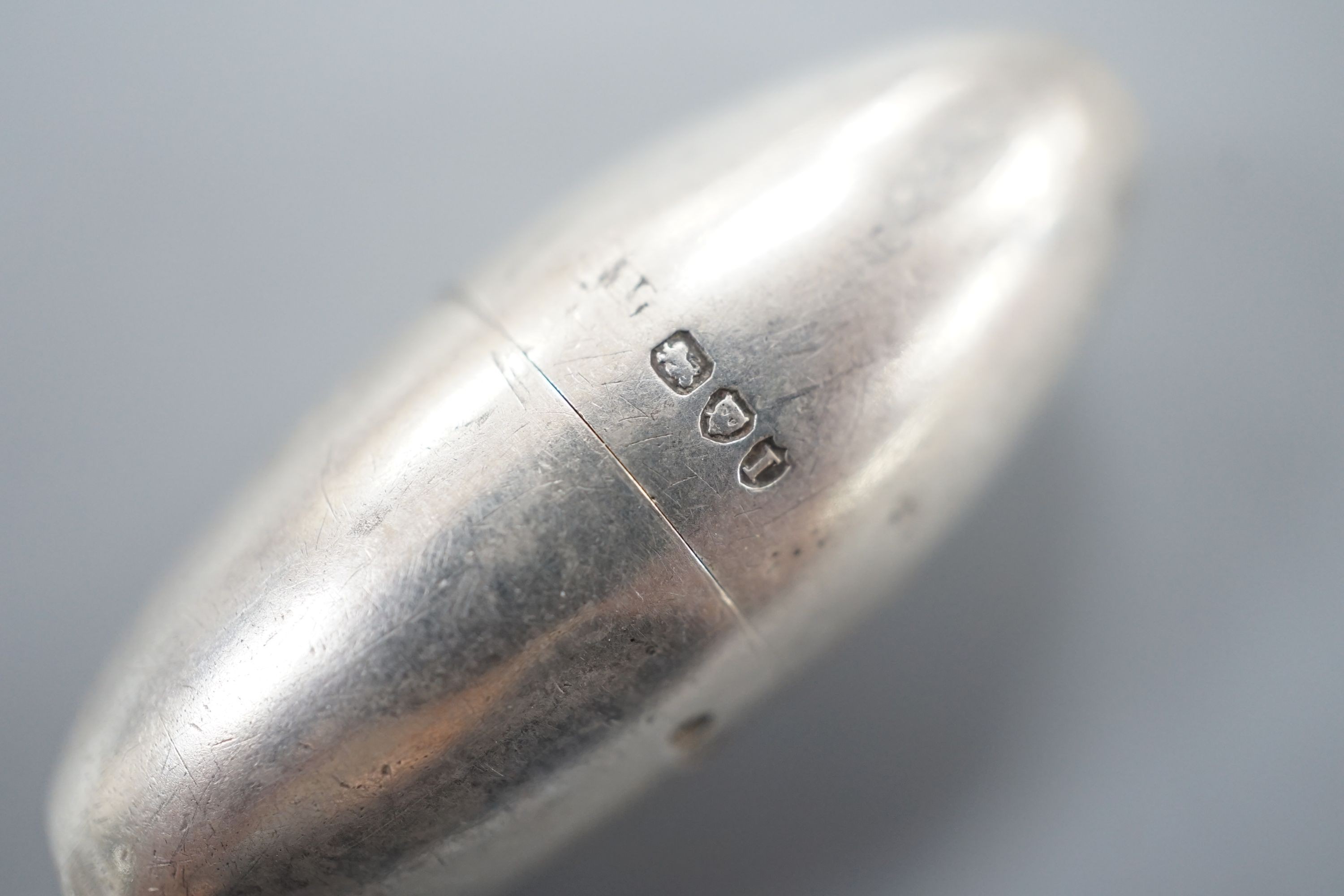 A late Victorian silver egg shaped scent flask, Sampson Mordan, London, 1884, 39mm.